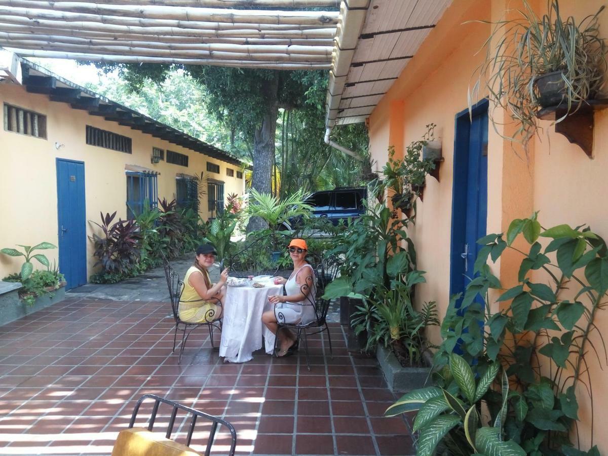 Hostal Nova Colonial Puerto Colombia エクステリア 写真